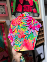 Hummingbird and bright florals (12’)￼