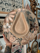 Butterfly neutral florals