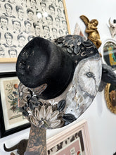 Black and neutral owl with paint palette