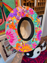 Colorful underbrim top, and bottom painted size L