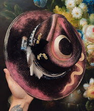 Witch Outlaw Hat: pink and gold color shift