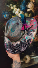 Color shifting, hocus-pocus themed hat