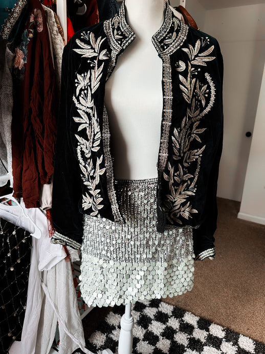 NWT: Silver cream sequence skirt size medium-6￼