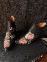 Witchy cowgirl boots size 8