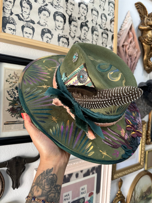 Green, purple, blue and gold outlaw desert hat