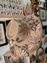 Butterfly neutral florals