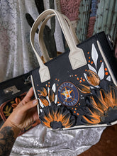 Astros Crossbody textured florals