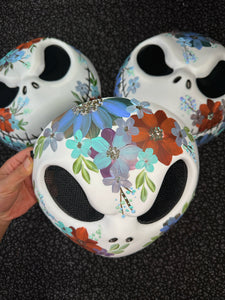 Mask (wear it or use it as decor)