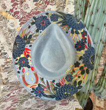 Top and bottom painted horseshoe