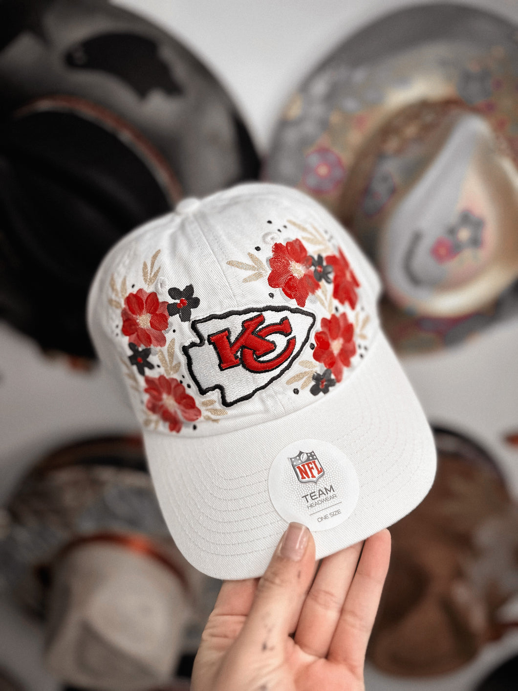 Chiefs white and red florals cap