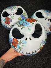 Mask (wear or decorate with it)