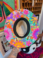 Colorful underbrim top, and bottom painted size L