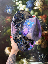 Silver colored shifting witchy hat