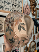 Butterfly neutral florals