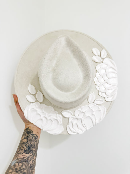 Size Large Ivory and white floral hat