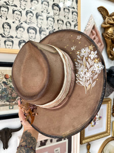 Taupe white florals outlaw hat