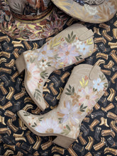 Cowgirl Boots Florals: size 7