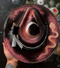 Witch Outlaw Hat: pink and gold color shift