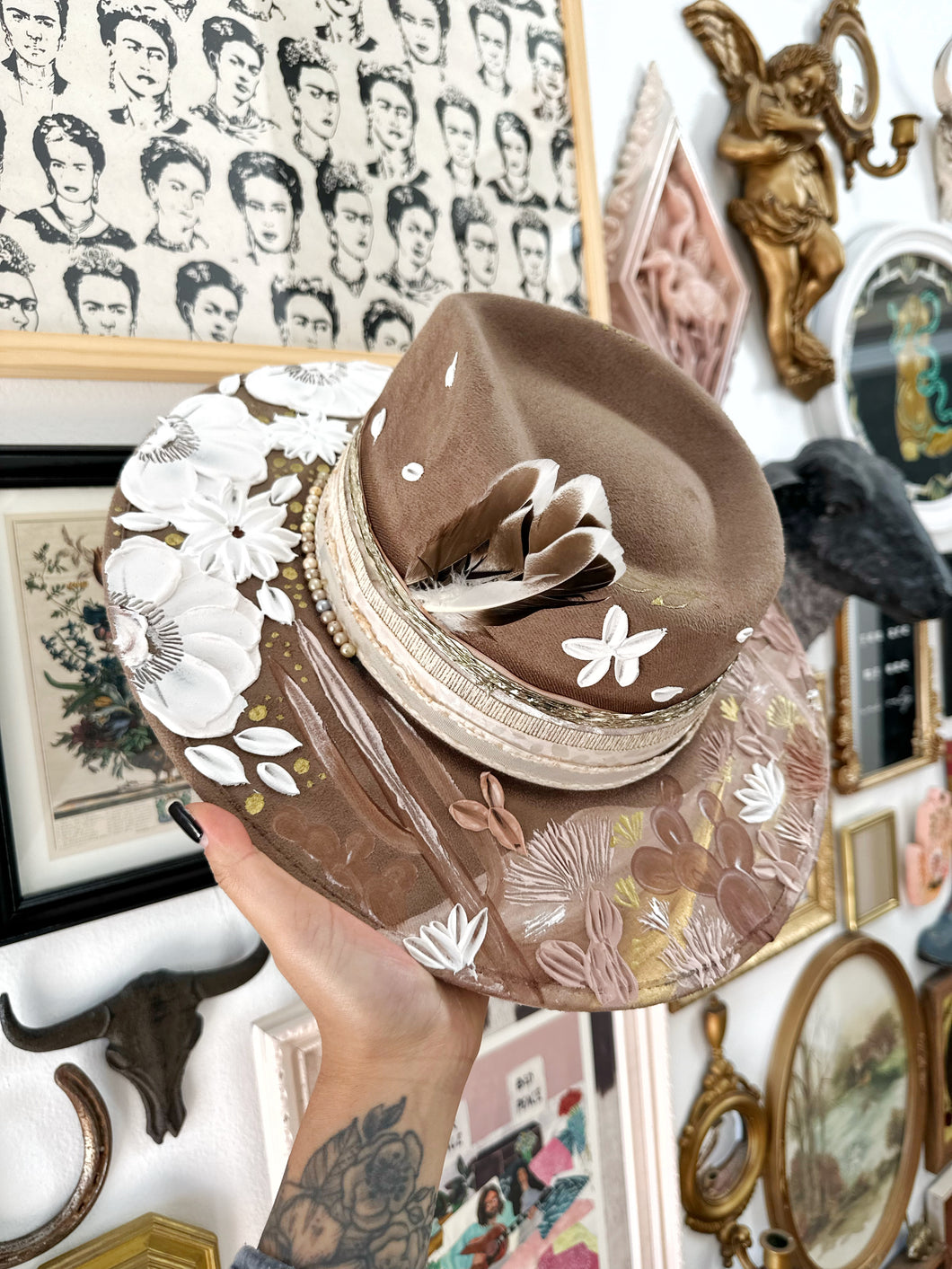 Tan taupe desert white floral outlaw hat