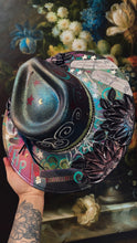 Color shifting, hocus-pocus themed hat