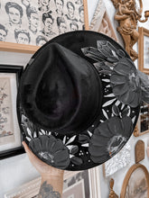 Black color shifting witchy hat (shifts hold, green and blue)
