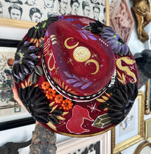 MYSTERY HOCUS POCUS HAT
