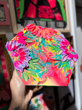 Hummingbird and bright florals (12’)￼