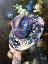 Silver colored shifting witchy hat