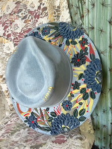 Top and bottom painted horseshoe