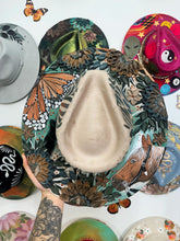 Horse monarch hat size large