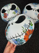Mask (wear or decorate with it)