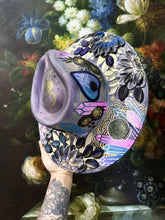 Silver colored shifting witchy hat