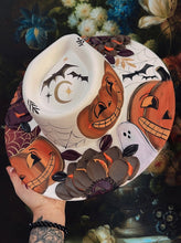 Nostalgic Halloween cream purple and orange