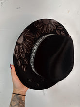 HALLOWEEN SPECIAL: Burgundy and Black regular brim