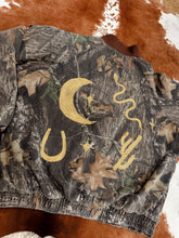 VINTAGE: Extra warm insulated camo golden designs jacket ( baggy fit)